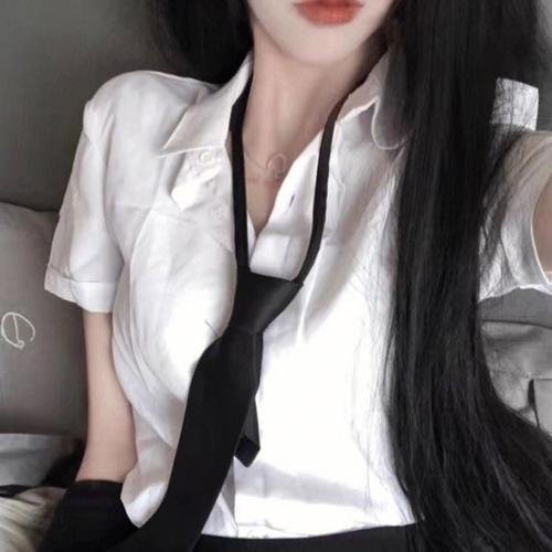 27件礼服的秘密